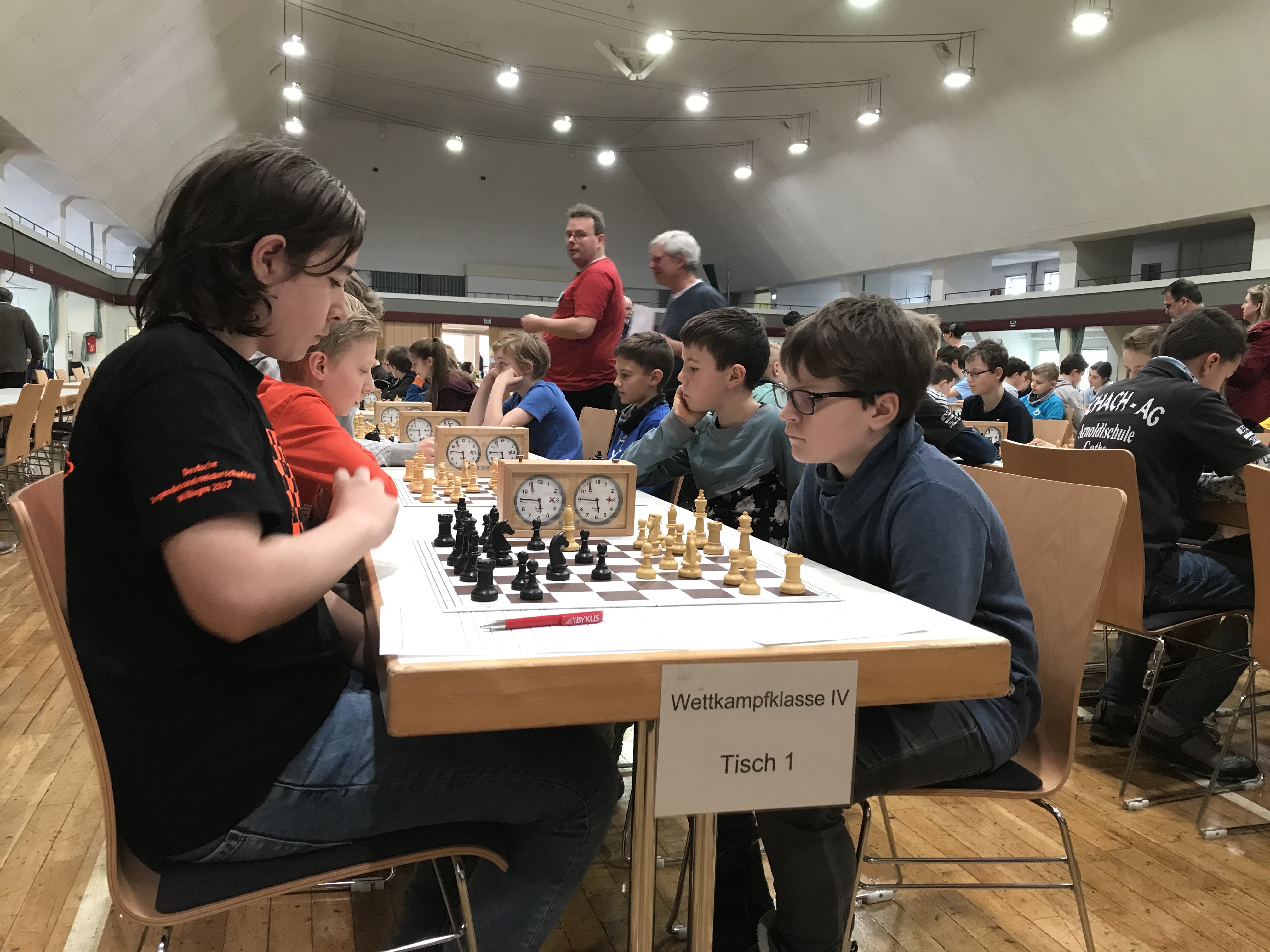 4. Runde: Links die Mannschaft des Carl-Zeiss-Gymnasiums Jena, rechts das Team des PMG Schmalkalden 4. Runde: Links die Mannschaft des Carl-Zeiss-Gymnasiums Jena, rechts das Team des PMG Schmalkalden